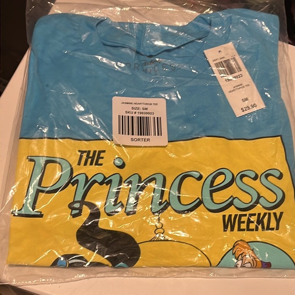 Disney Aladdin Princess Jasmine Magazine Cover T-Shirt - BoxLunch Exclusive - Picture 3 of 3